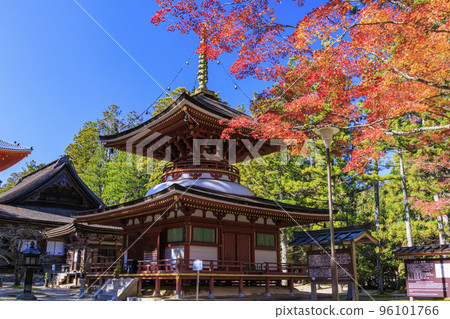 紅葉盛開的高野山 紅葉盛開的高野山 96101766