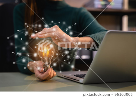Business woman holding light bulbs, ideas of new ideas. 96103005