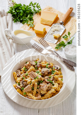 tuna mushroom green pea fusilli with sauce tuna mushroom green pea fusilli with sauce 96103828