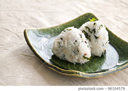 wakame rice onigiri rice ball 96104579