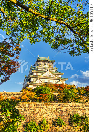 大阪城在黃金時段閃耀 96105119
