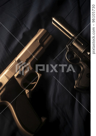 Pistol gun on bed sheet Pistol gun on bed sheet 96105730