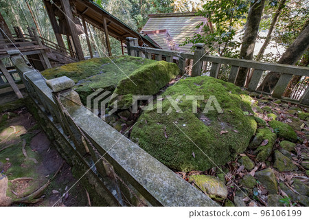 Akaiiwa Shrine, Seal Rock, Terauchi, Nanbu-cho, Saihaku-gun, Tottori Prefecture 96106199