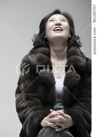 Middle-aged lifestyle confidence 40's 50's 96106707