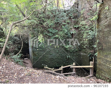 Nokogiri Yama is like natural museum famous for the unique shaped rocks or beautiful places. The ropeway was installed here with the investment cost of about 200million Yen (say US$ 1.85million). 96107193