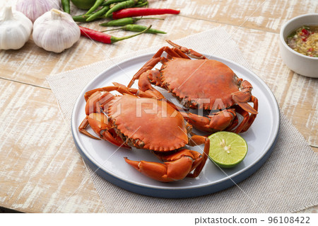 Steamed Crab,Boiled Serrated mud crab in a plate with seafood sauce Steamed Crab,Boiled Serrated mud crab in a plate with seafood sauce 96108422