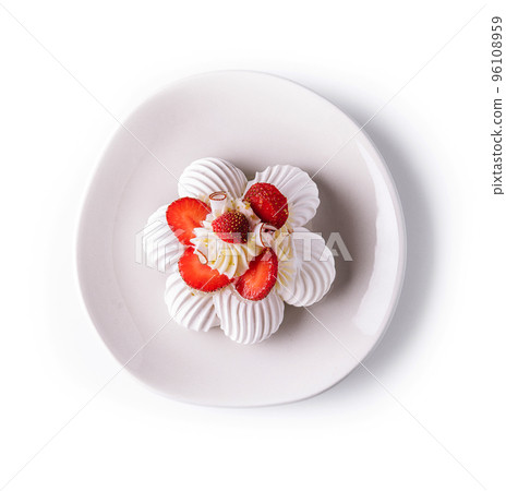 traditional english dessert, strawberry with cream 96108959