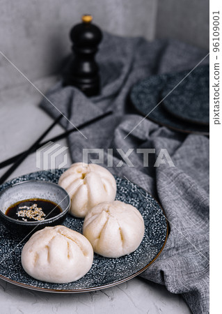 Steamed pork buns, chinese dim sum 96109001