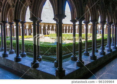 Cloister of the monastery of Mont-Saint-Michel Cloister of the monastery of Mont-Saint-Michel 96109964