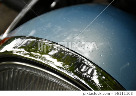 headlight with water droplets 96111168