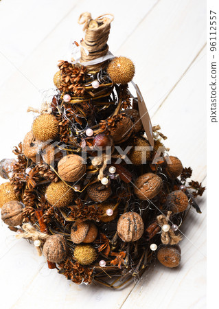 Christmas tree model made of grape branches. 96112557