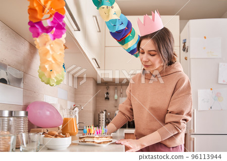 Caucasian woman preparing to the birthday party of her child at the kitchen 96113944