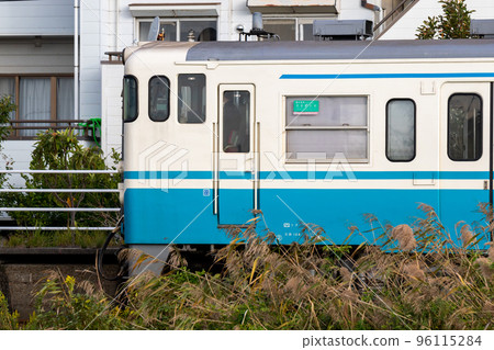 [Naruto Line] Trains that stop at every station in the early morning 96115284