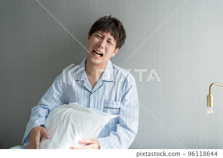 A man in his 40s in the bedroom A man in his 40s in the bedroom 96118644