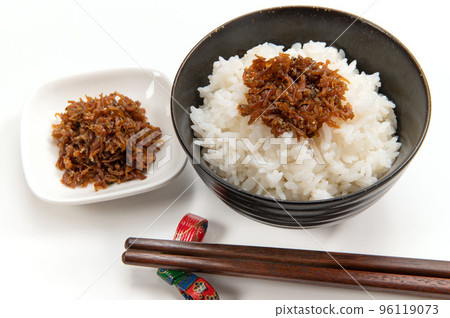 日本小魚菜、chirimen sansho 胡椒和米飯 96119073