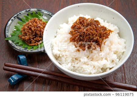Japanese small fish dish, chirimen sansho pepper and rice 96119075