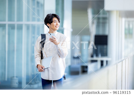 A man operating a smartphone 96119315