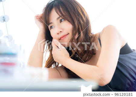 Female beauty beauty make-up Female beauty beauty make-up 96120181