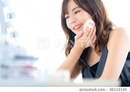 Female beauty beauty make-up 96120194