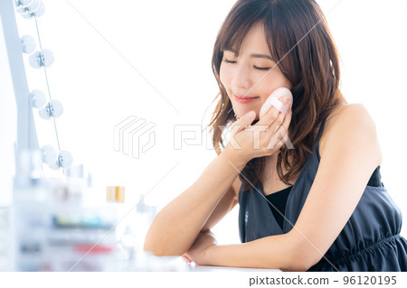 Female beauty beauty make-up 96120195