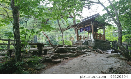 Goryuo Shrine in summer Goryuo Shrine in summer 96120394