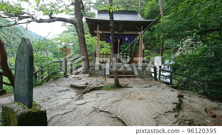 Goryuo Shrine in summer Goryuo Shrine in summer 96120395