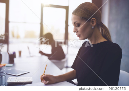 Businesswoman at the office working with a laptop with his team 96120553