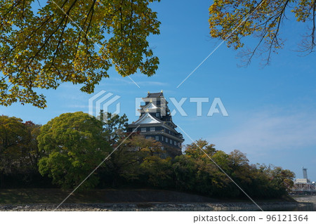 [Japan's Top 100 Castles] Autumn scenery of the castle tower of Okayama Castle, which was reopened after major renovations in Reiwa 1 Kita Ward, Okayama City, Okayama Prefecture 96121364