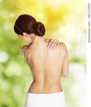 Naked beauty girl ready for the massage Naked beauty girl ready for the massage 96122869