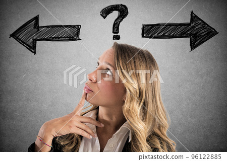 Confused businesswoman must choose the right way 96122885