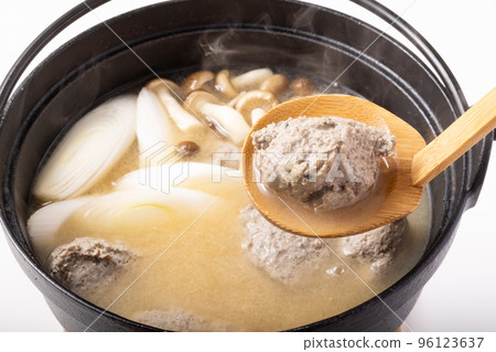 [Miyagi Prefecture] Saury surimi soup (Saury fish cake soup) 96123637