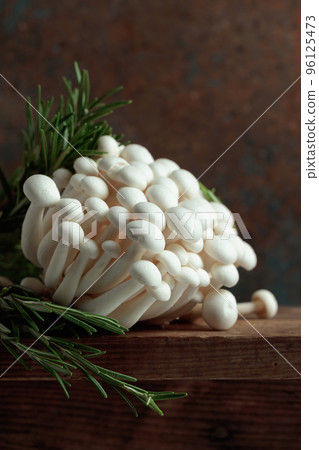 Shimeji mushrooms with rosemary. 96125473