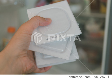 take natto out of the refrigerator take natto out of the refrigerator 96128701