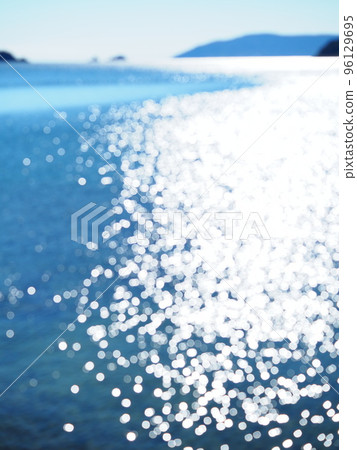 The shining sea and islands of "Sazanseto" (Hirio-cho, Kumage-gun, Yamaguchi Prefecture) 96129695