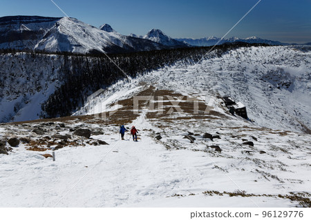 Climbers going up the Yatsugatake mountain range/Neishidake ridgeline and Yatsugatake main peaks/Southern Alps Climbers going up the Yatsugatake mountain range/Neishidake ridgeline and Yatsugatake main peaks/Southern Alps 96129776
