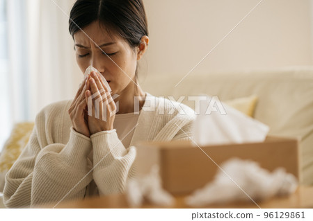 Women suffering from hay fever and colds 96129861