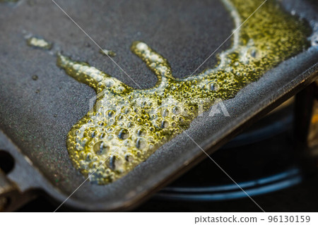 butter that melts and boils 96130159