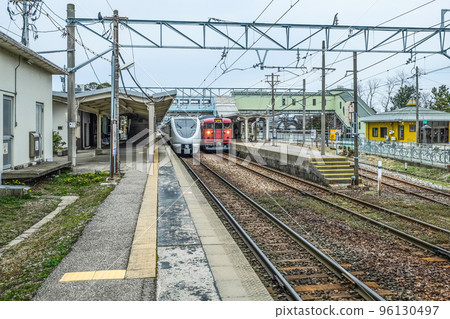 Express Thunderbird and Kuha 415-805 train passing each other at Hakui Station Express Thunderbird and Kuha 415-805 train passing each other at Hakui Station 96130497