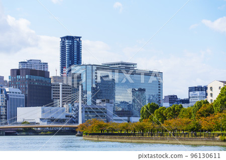 Along Okawa towards Temmabashi [Osaka] 96130611