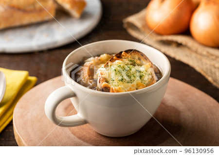 Hot onion gratin soup with warm steam Hot onion gratin soup with warm steam 96130956