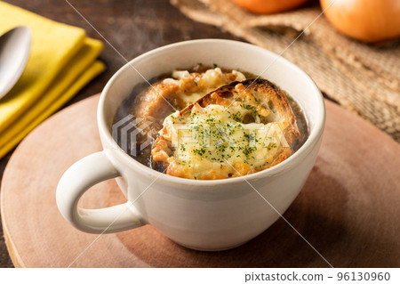 Hot onion gratin soup with warm steam Hot onion gratin soup with warm steam 96130960
