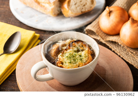 Hot onion gratin soup with warm steam Hot onion gratin soup with warm steam 96130962