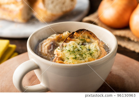 Hot onion gratin soup with warm steam Hot onion gratin soup with warm steam 96130963