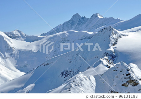 Snow covered mountains in the Austrian Alps Snow covered mountains in the Austrian Alps 96131188