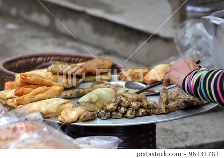 Spring rolls. Traditional Vietnamese food 96131781