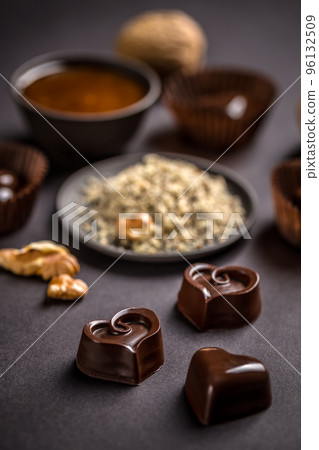 Delicious chocolate pralines 96132509