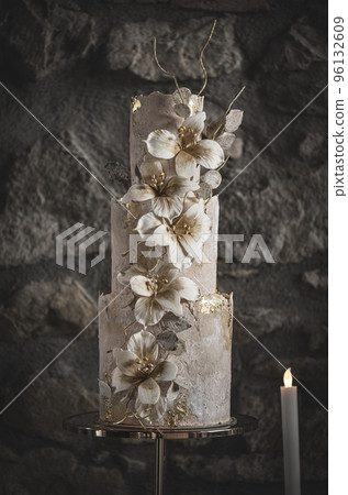 Wedding cake with flowers Wedding cake with flowers 96132609