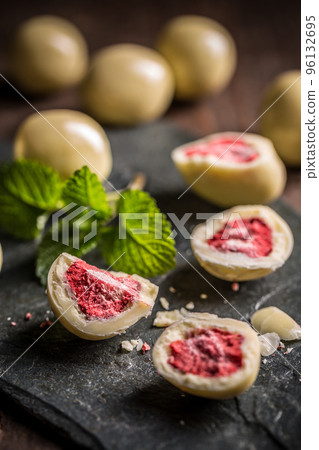 White chocolate White chocolate 96132695