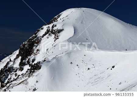 Yatsugatake mountain range in winter, Mt. Nishitengudake 96133355