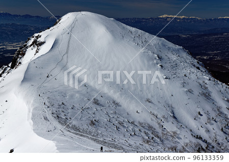 從東天狗山、八嶽山脈看西天狗山和乘鞍山 從東天狗山、八嶽山脈看西天狗山和乘鞍山 96133359